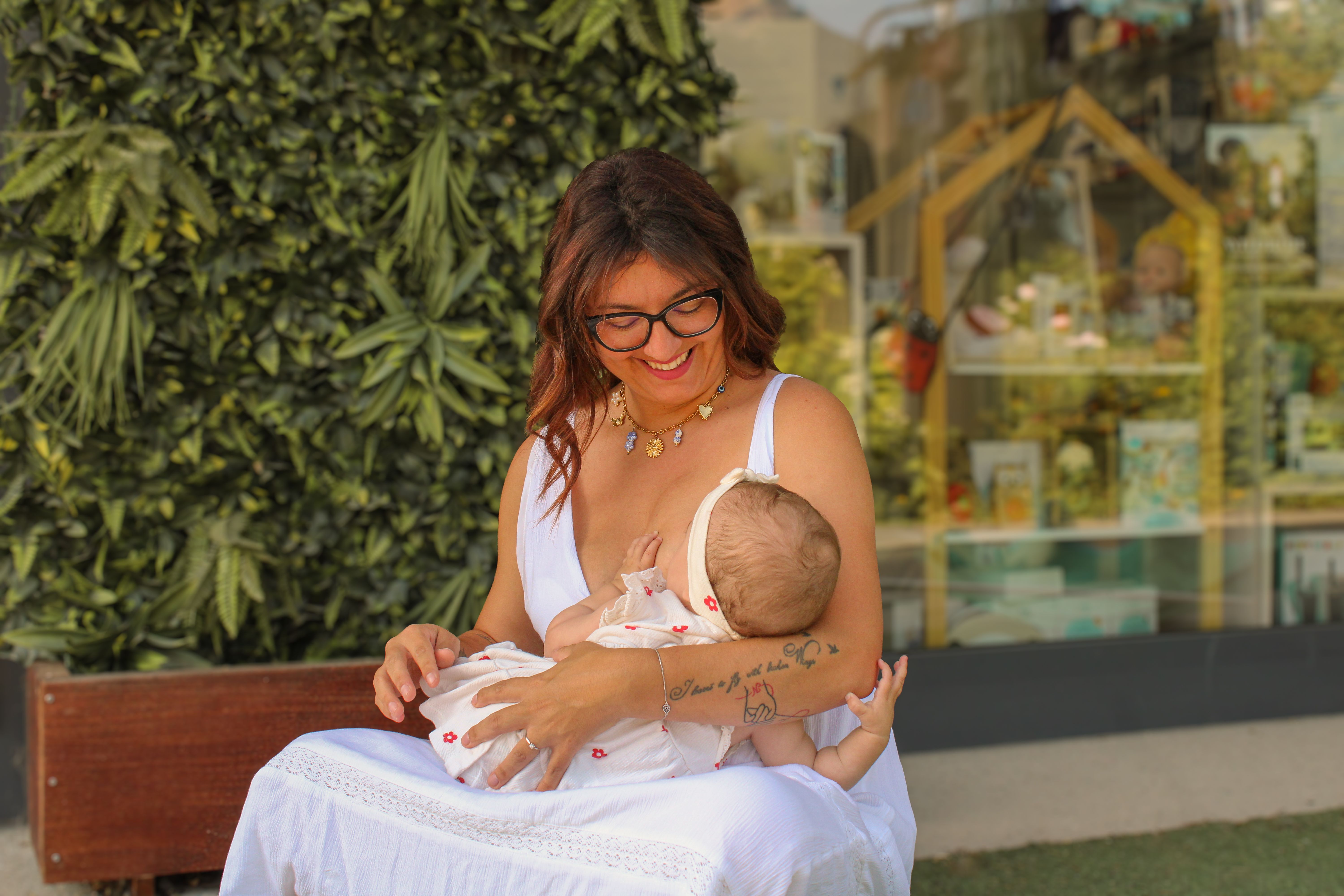 mamans enceintes et mamans bébé  - Photographie Famille / Naissance par Emma Bortot