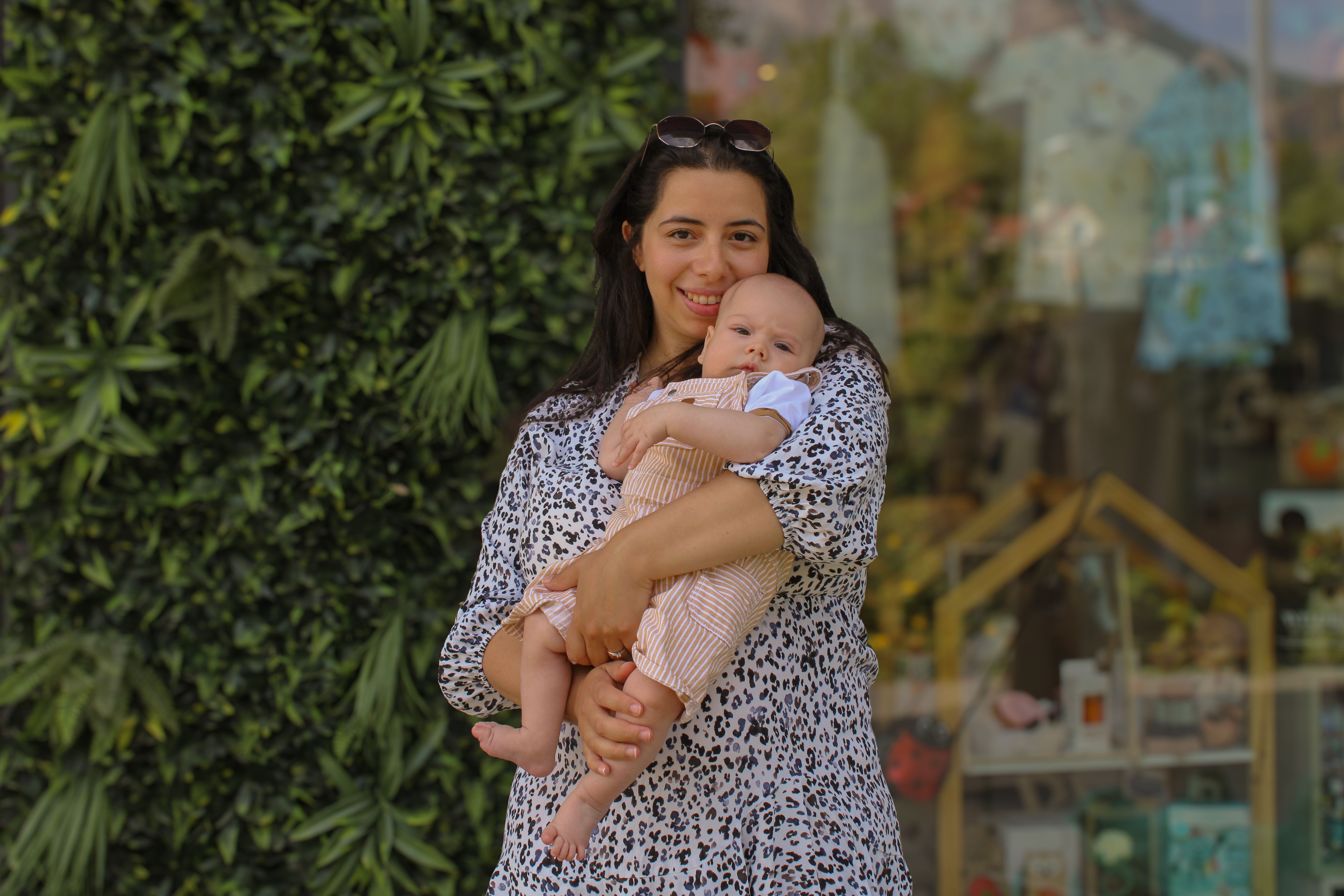 mamans enceintes et mamans bébé  - Photographie Famille / Naissance par Emma Bortot