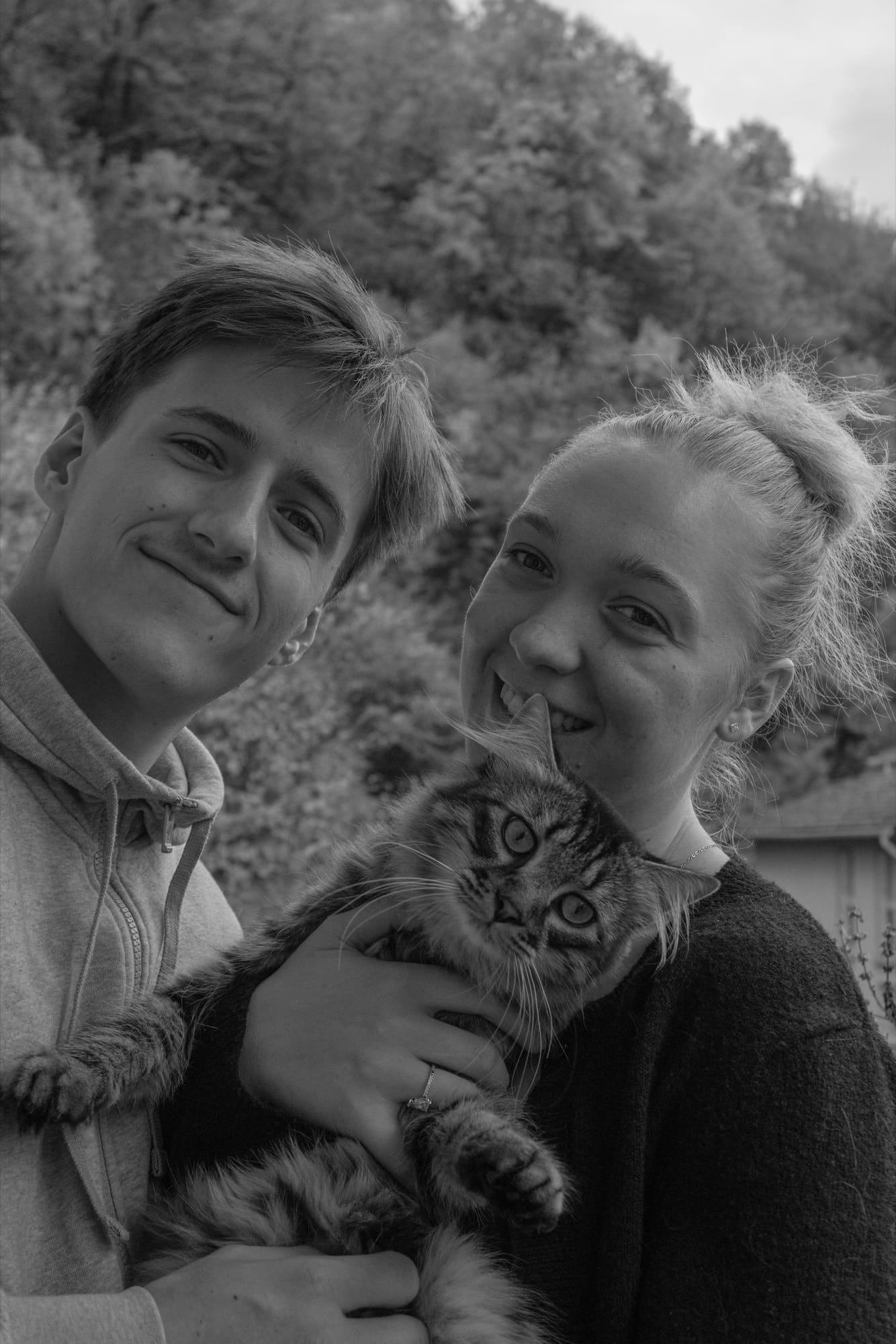 Séance couple avec leur chat, photographie couple par Emma Bortot, photo 12